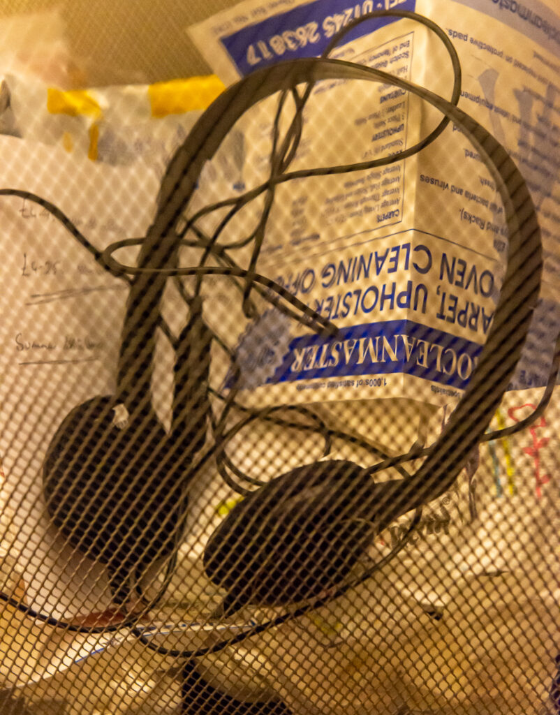 081-365v4 A Rubbish Picture