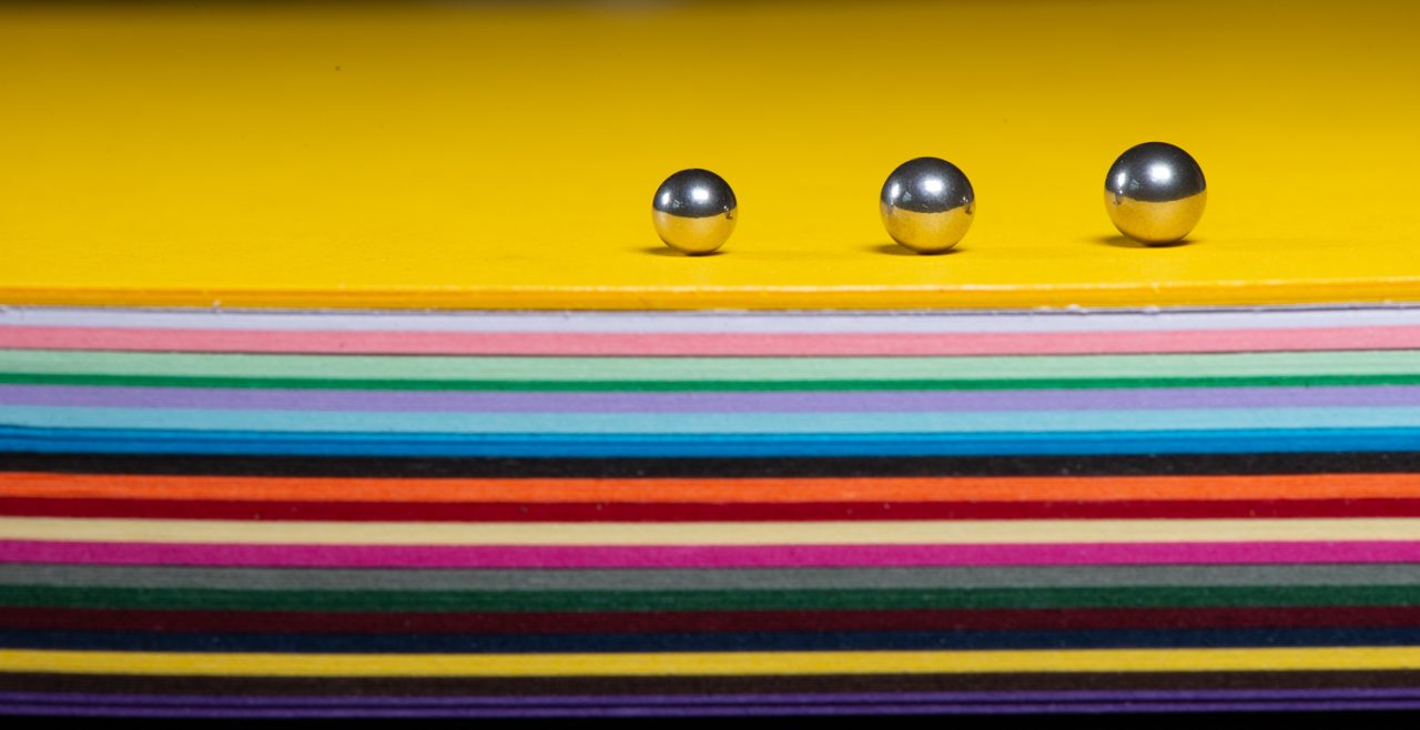 3 Balls on a Bed